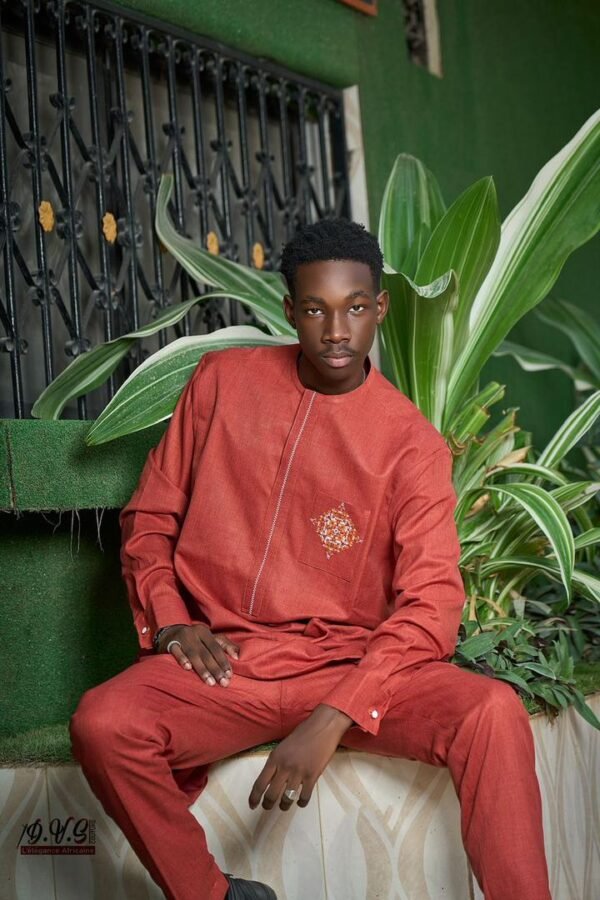 Costume africain de couleur orange – Image 3