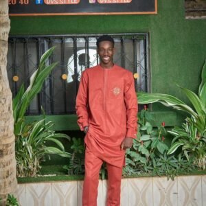 Costume africain de couleur orange
