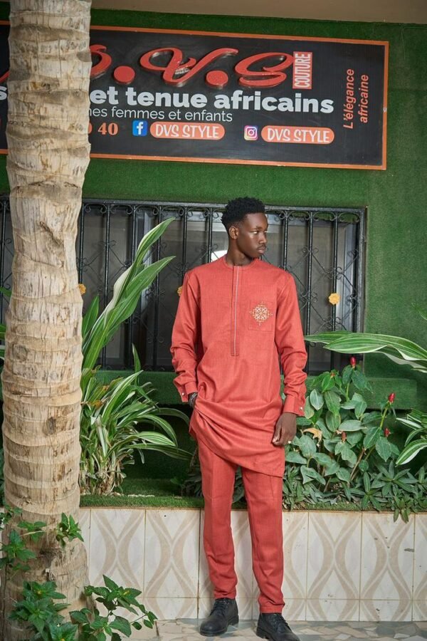 Costume africain de couleur orange – Image 2