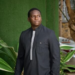 Costume africain gris foncé