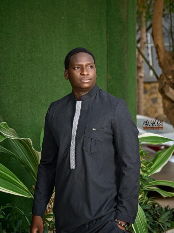 Costume africain gris foncé